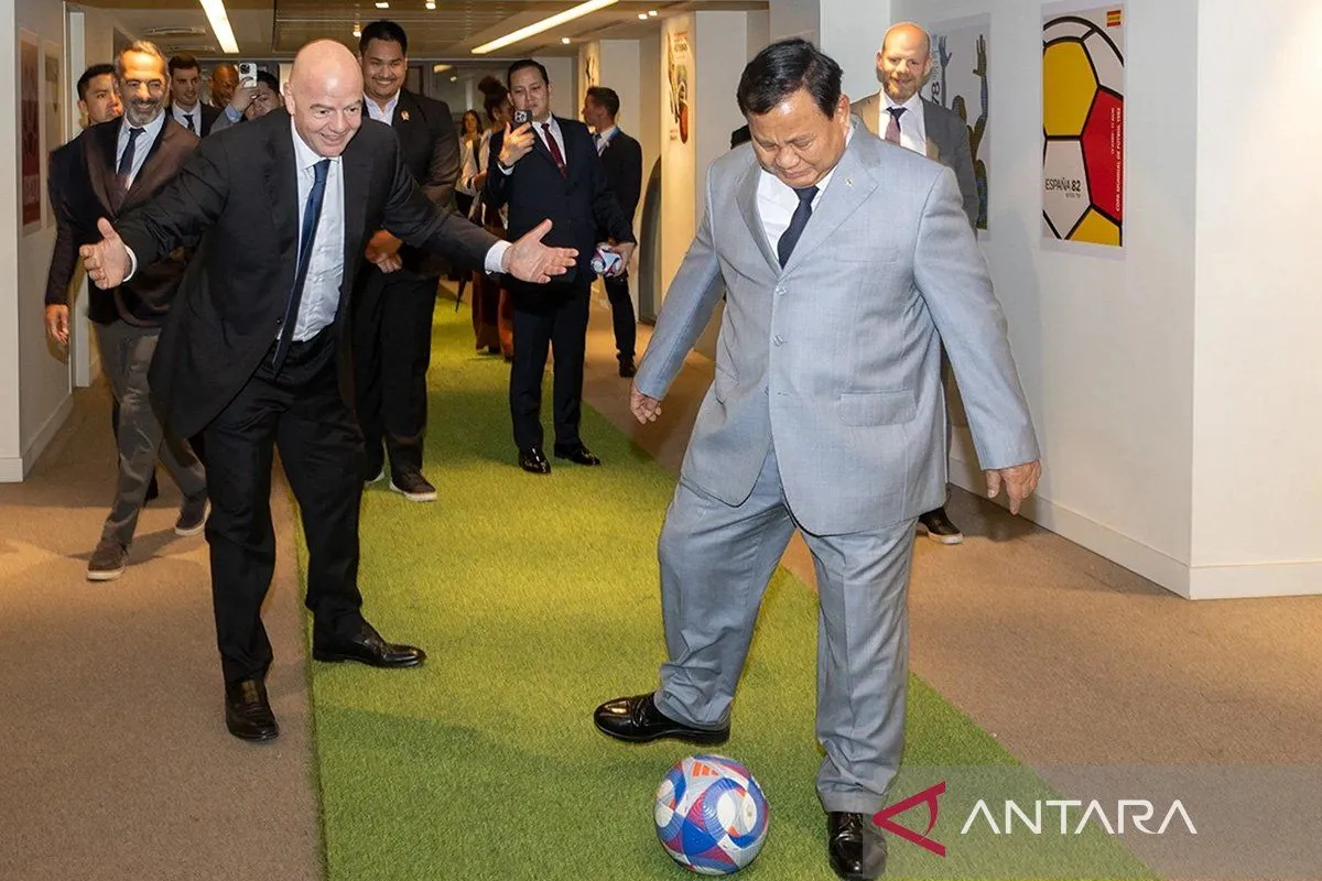 Infantino bertemu Prabowo di Paris, bahas kerja sama PSSI dan FIFA